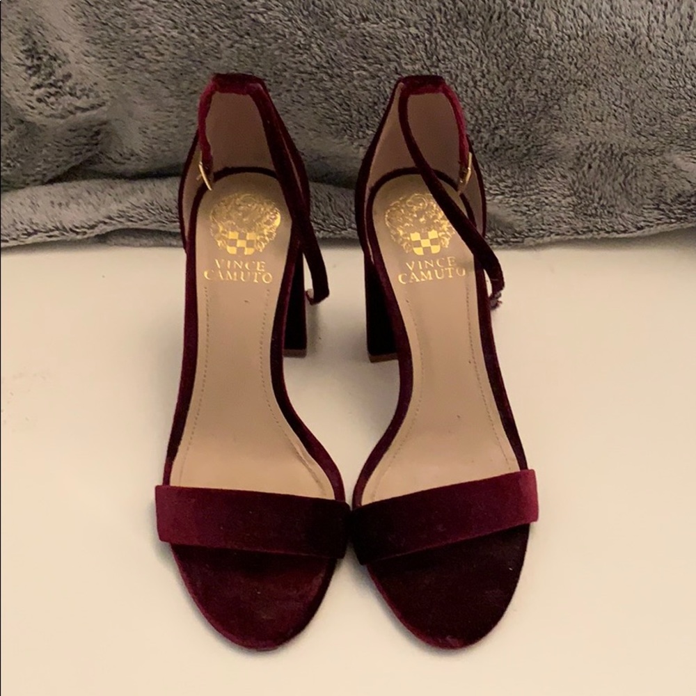 Red velvet Vince Camuto heels size 8.5